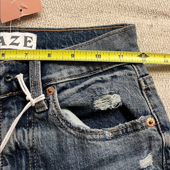 Daze High-Rise Women's Blue Denim Jeans — Distressed Hem - Picture 7 of 10